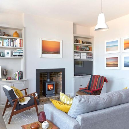 Spacious Beach Front Apartment With Stunning Sea Views Deal Luaran gambar