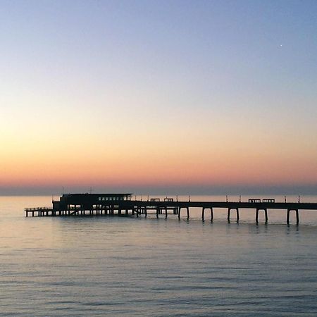 Spacious Beach Front Apartment With Stunning Sea Views Deal Luaran gambar