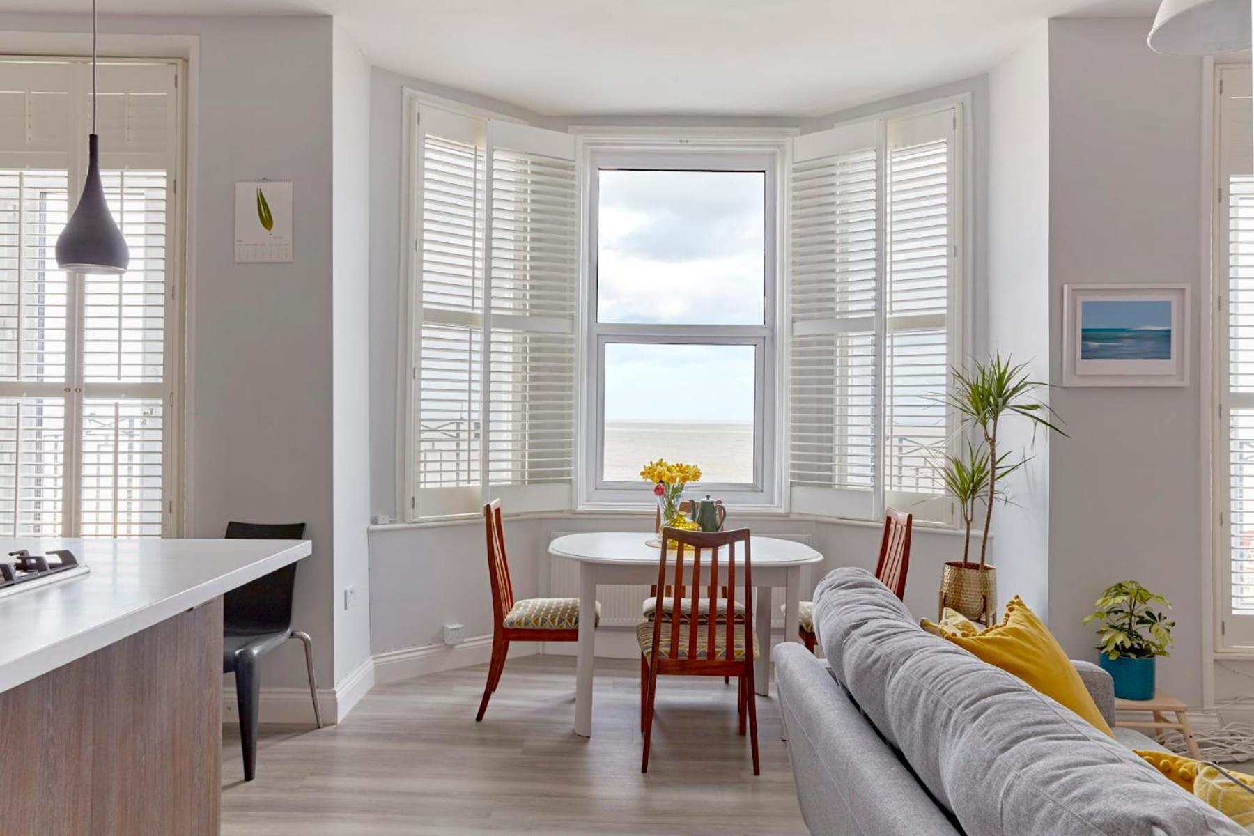 Spacious Beach Front Apartment With Stunning Sea Views Deal Luaran gambar