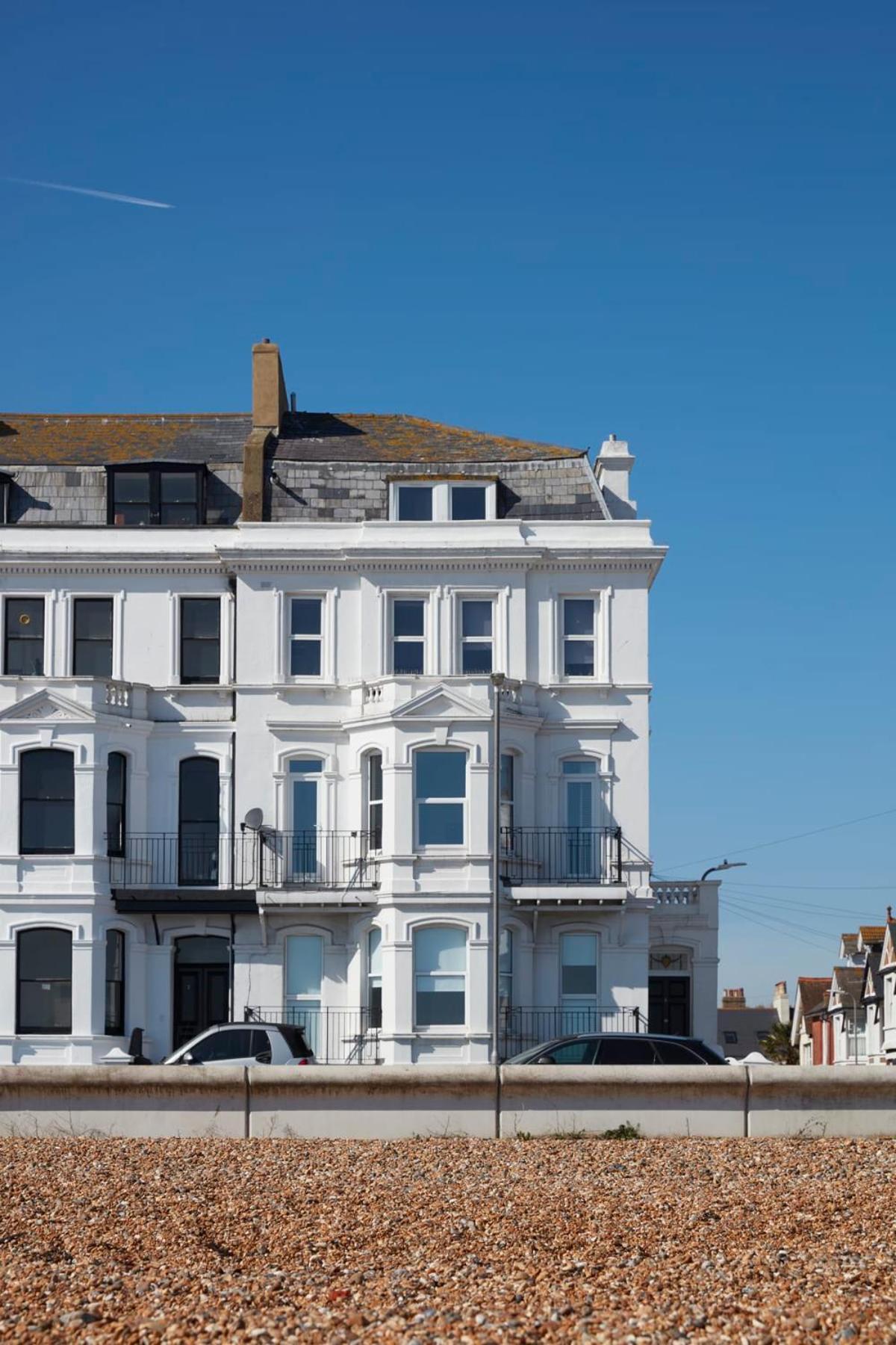 Spacious Beach Front Apartment With Stunning Sea Views Deal Luaran gambar