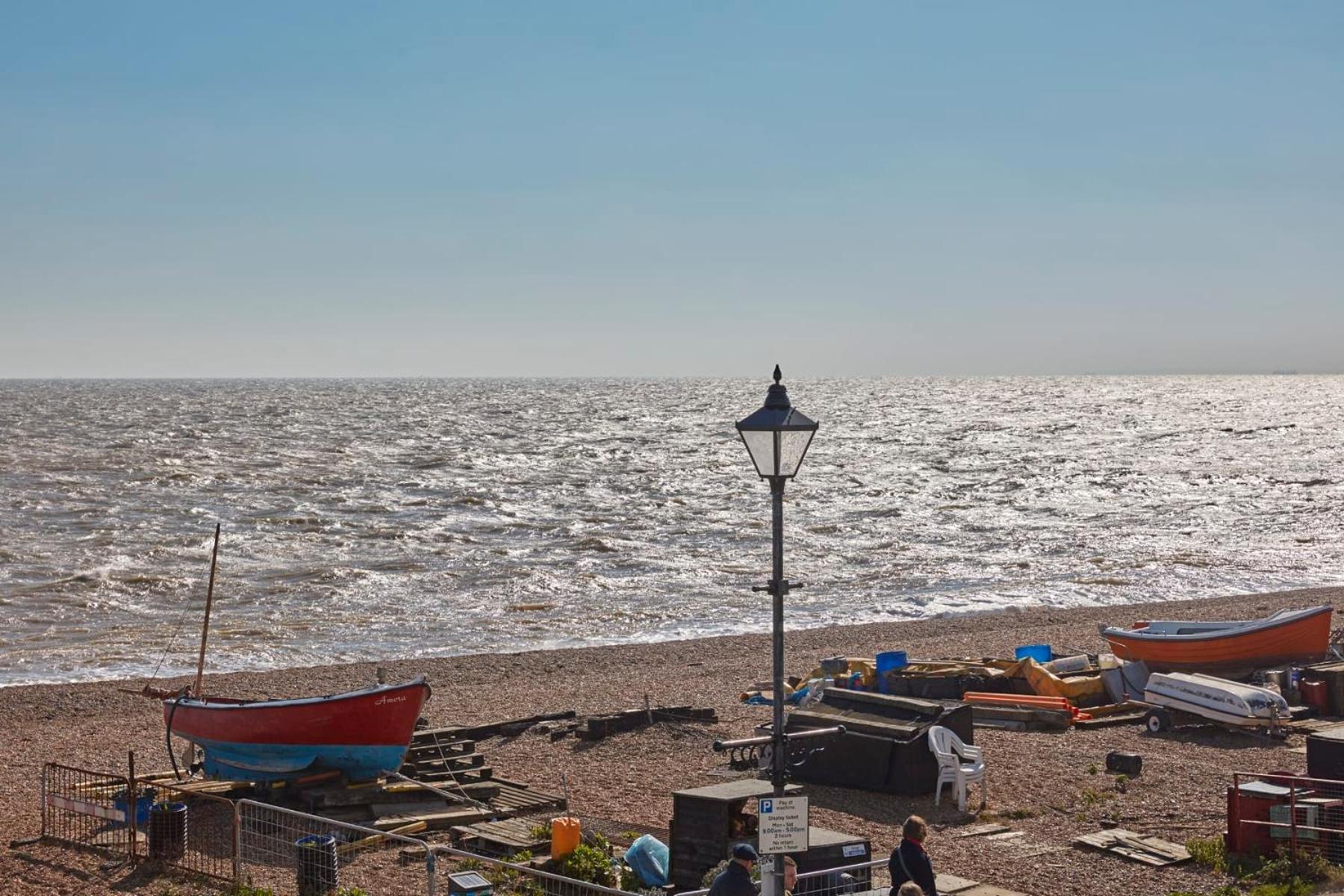 Spacious Beach Front Apartment With Stunning Sea Views Deal Luaran gambar