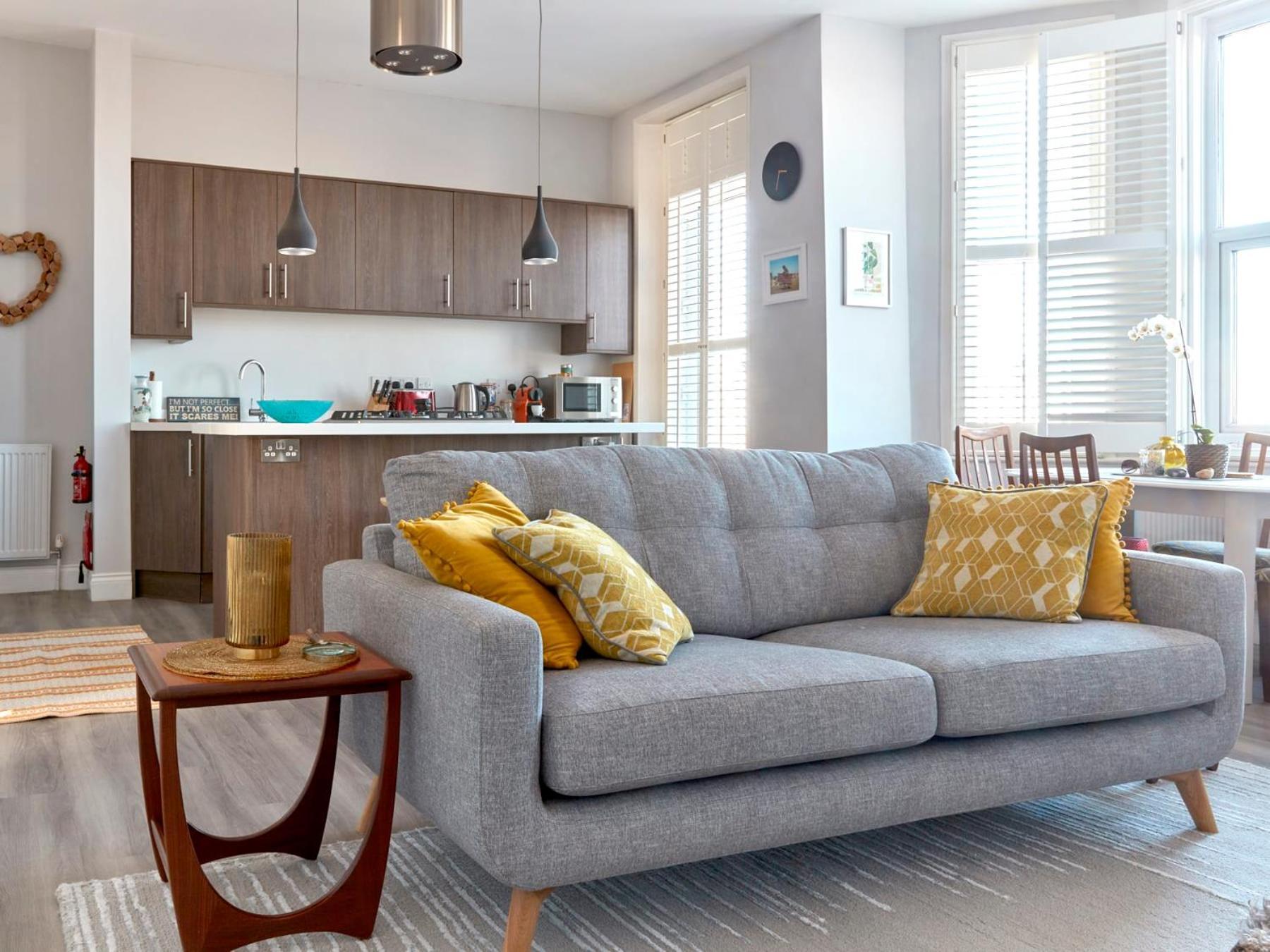 Spacious Beach Front Apartment With Stunning Sea Views Deal Luaran gambar