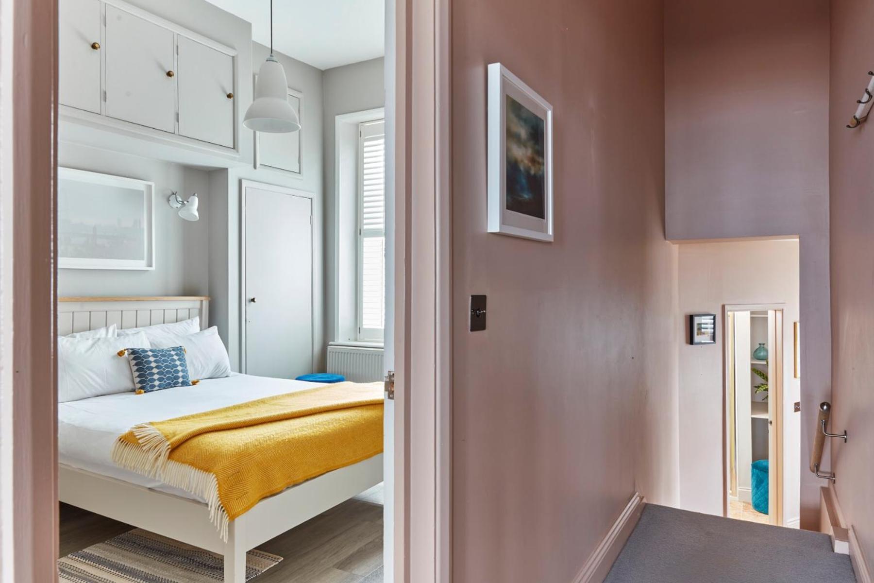 Spacious Beach Front Apartment With Stunning Sea Views Deal Luaran gambar