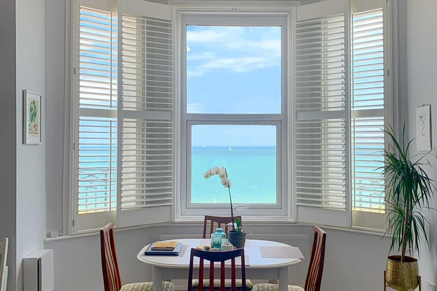 Spacious Beach Front Apartment With Stunning Sea Views Deal Luaran gambar