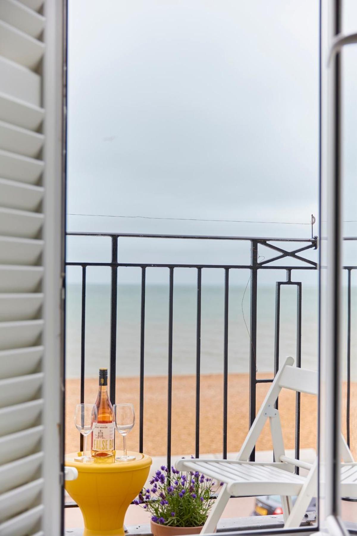Spacious Beach Front Apartment With Stunning Sea Views Deal Luaran gambar