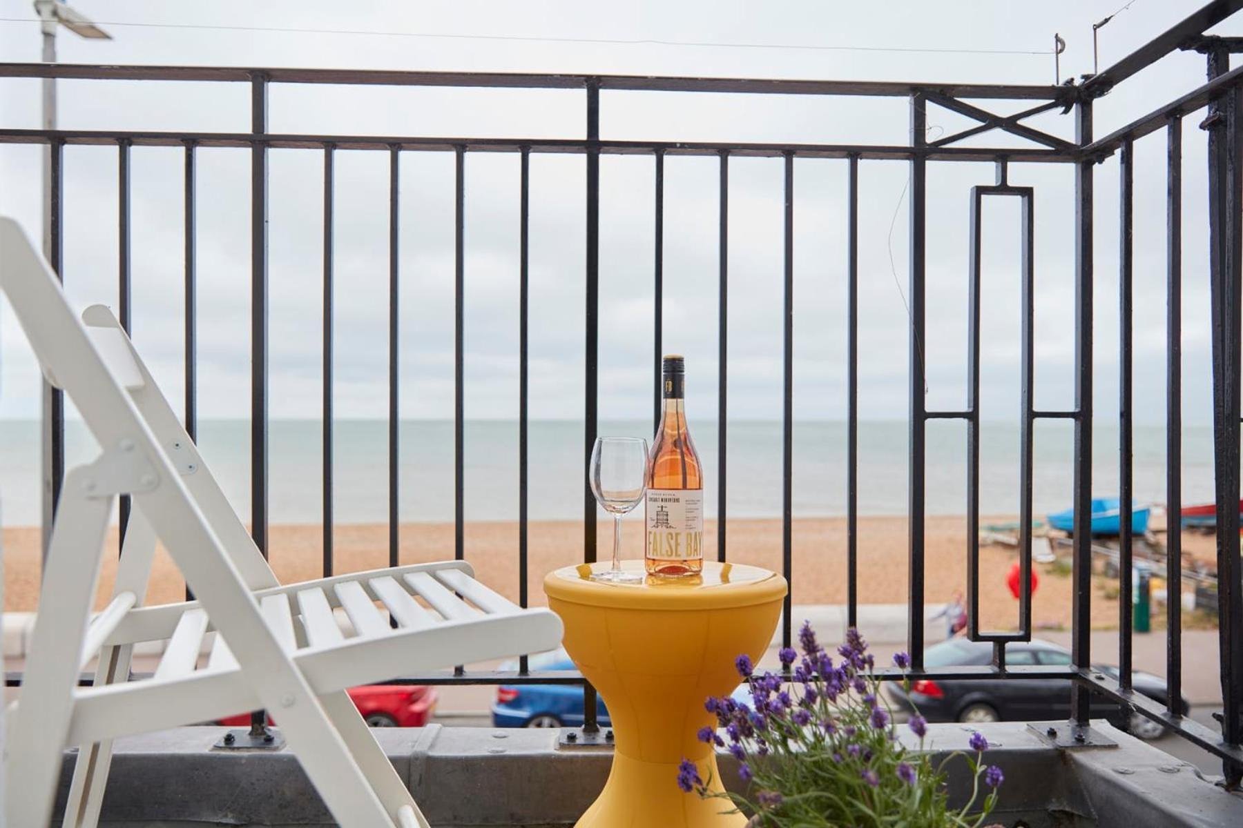 Spacious Beach Front Apartment With Stunning Sea Views Deal Luaran gambar